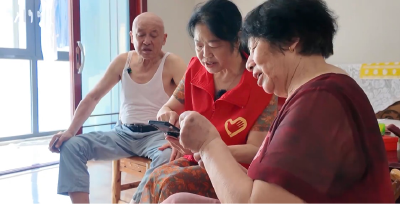 荆州松滋：“小松帮办”跑腿   群众办事不愁