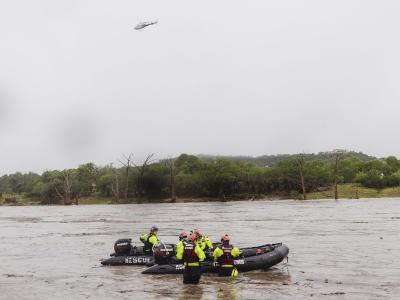 美国得州洪水死亡人数上升至32人