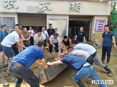 闻“汛”而动 筑牢咸丰暴雨通信“生命线”