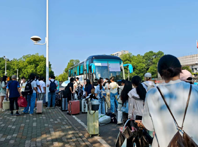 “校门口”直达“家门口”  钟祥温暖学子返乡路