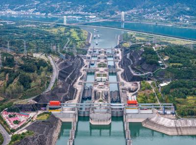 三峡枢纽今年上半年货运量超8000万吨