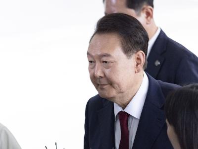 韩国法院对前总统尹锡悦下达拘捕令