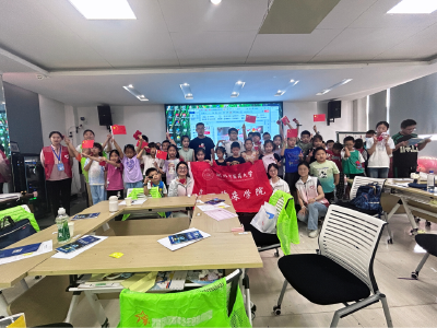 “医路童行”助学团走进花园山社区  开展“七彩假期”关爱青少年志愿服务活动