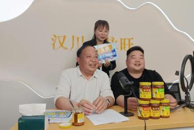 当千年古镇遇上“淬炼课堂”——乡镇干部成长的“脉旺答卷”
