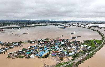 韩国多地遭遇破纪录暴雨 已致4人死亡