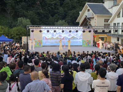 盛夏文旅热！神农架：政府搭台 游客唱戏