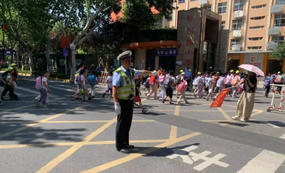 多地迎来开学季，交警提醒：下周一务必提前出门
