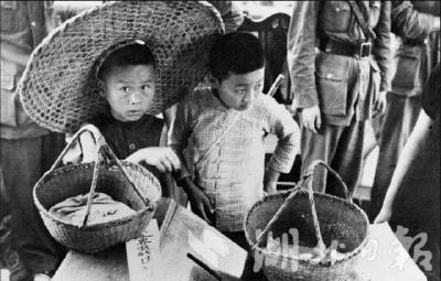 荆楚文物里的抗战记忆｜50万民众献金百万！荷兰导演拍下1938年武汉街头动人一幕