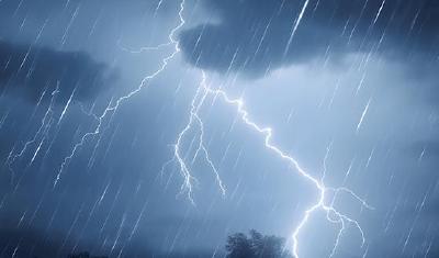 中央气象台双预警齐发 台风“杨柳”带来大暴雨、特大暴雨