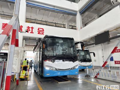 武汉公交上新新车型 市民定制公交出行体验再升级