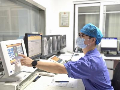 激流中托举生命！他连救两人：救死扶伤的医者职责让我不能停