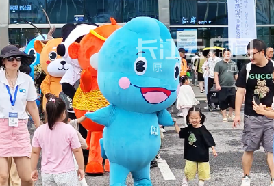 20台花车成文旅博览会“顶流” IP人偶组团互动超热闹