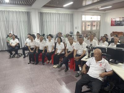 九三阅兵凝聚民族魂 黄冈英山干群共抒爱国情
