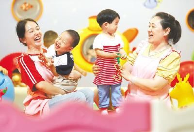 推动就业“长”在产业上 营造创新创业浓厚氛围 湖北年均城镇新增就业保持在90万人以上