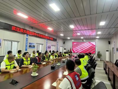 中建八局在建项目200余名职工集中收看九三阅兵直播