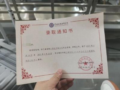 自闭症学生报到当天遭劝退，校方：怕影响其他学生