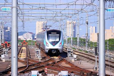 轨道交通破万公里，每日承载1亿人次！中国驶出“绿色出行加速度”