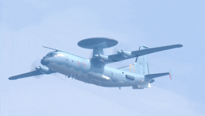 战鹰列阵、凌云九天！九三阅兵空中梯队实现多个“首次”