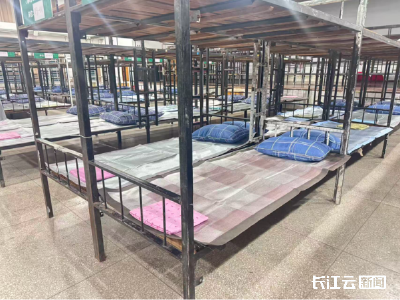 中南民大设立400余个免费床位，为新生家长提供临时住宿