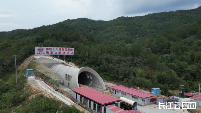 合武高铁湖北段首座隧道顺利贯通