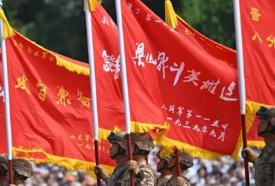 80面战旗亮相九三阅兵，这3面与黄冈有关