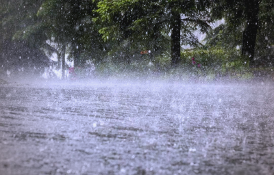 中央气象台双预警齐发 多地将有暴雨大暴雨