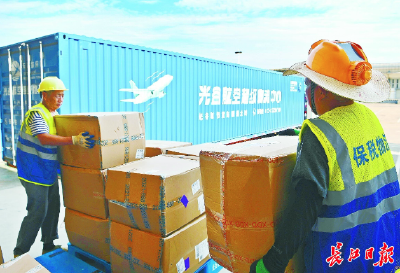 “1%光谷”链入世界AI版图——东湖综保区崛起光模块集群的实践启思