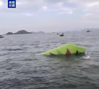 一货机在香港机场降落时冲出跑道 地勤车被撞致两人死亡