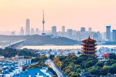 《人民日报》头版聚焦湖北加快打造消费新高地：向“新”而行 消费市场活力更足