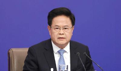 郑栅洁：《建议》将“建设现代化产业体系，巩固壮大实体经济根基”摆在战略任务第一位