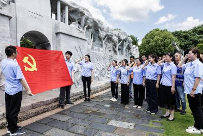 挺膺担当中砥砺中国力量