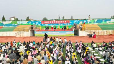 襄阳宜城：校园上演经典英语童话剧，艺术互动启迪童心