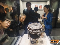 图集丨简牍会议专家团“零距离”感受荆州文脉