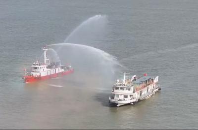 多警种雷霆联动！武汉长江实战演练，破解水上多重险情