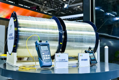 湖北造“空心光纤”全国首发 长飞公司助力三大运营商开通首条商用线路