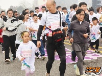 荆州全民健身跑 活力与秋色共舞