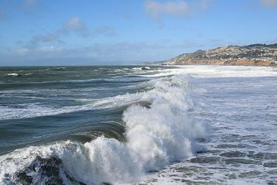 美国加州南部海域疑似偷渡船倾覆 至少4人死亡