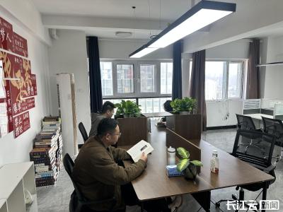 年轻宝妈花“30元”体验朝九晚五“假装上班”  ，到底是治愈神器还是智商税？