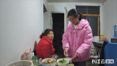 13岁女孩周宇美：“学着大人的模样，撑起妈妈的全世界”