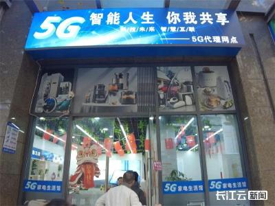 新型诈骗现身街头：扫码抽奖领平板，实则暗藏高价消费陷阱！