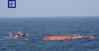 一中国渔船在韩国附近公海倾覆 中韩海警搜寻3名失踪船员