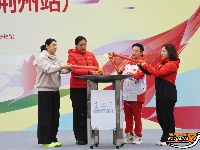 荆州全民健身跑 活力与秋色共舞