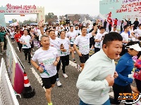 荆州全民健身跑 活力与秋色共舞