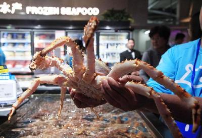 南京大学回应食堂销售帝王蟹：窗口负责企业已调整菜式供应