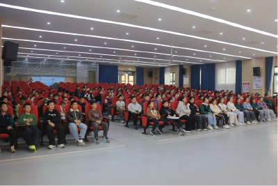 播撒奋进种子  万名工程师进课堂