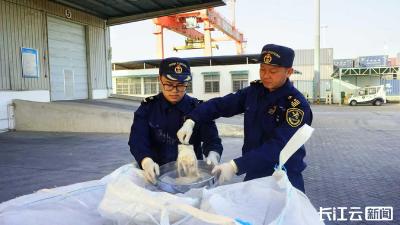 湖北首票中亚班列运费扣减享惠货物顺利通关