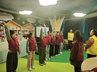 当银杏叶遇见童心 绿景苑社区绘出国际范儿