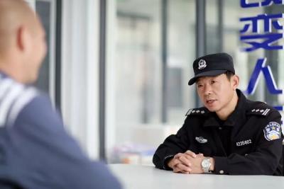 【忠诚力量 身边榜样】20年为“艾”坚守，点亮病犯回归之路