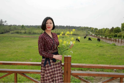 从销售精英到产业标杆 “女牛倌”李容的“拓荒牛”路