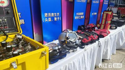 湖北消防水陆两用破拆器“秒断”钢柱！已全面装备水域救援领域